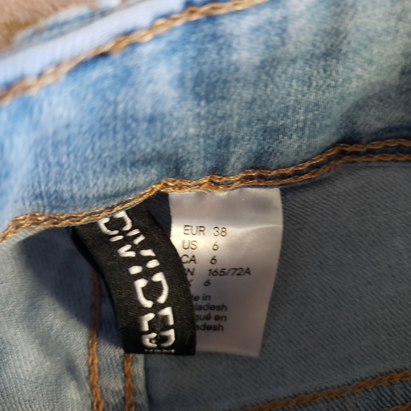 DIVIDED | Jean's - Picture 14 of 15